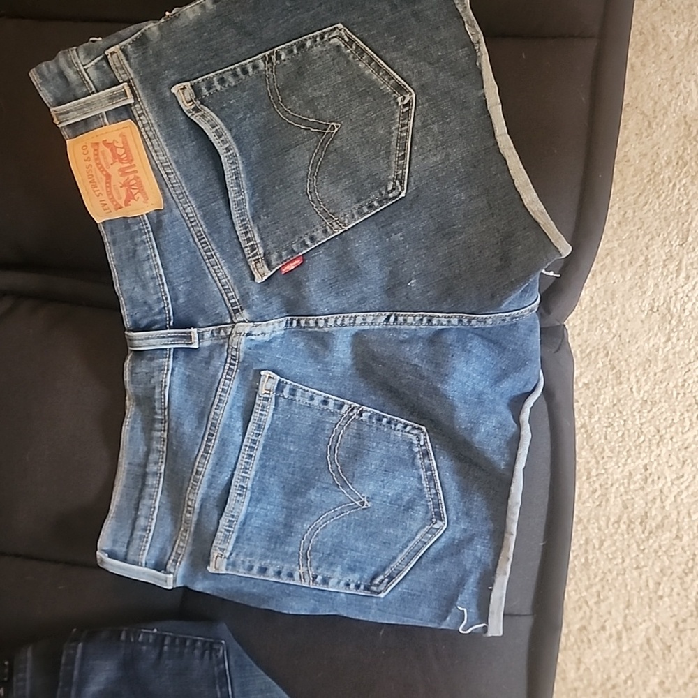 Levis High Rise Shorts - Picture 2 of 3